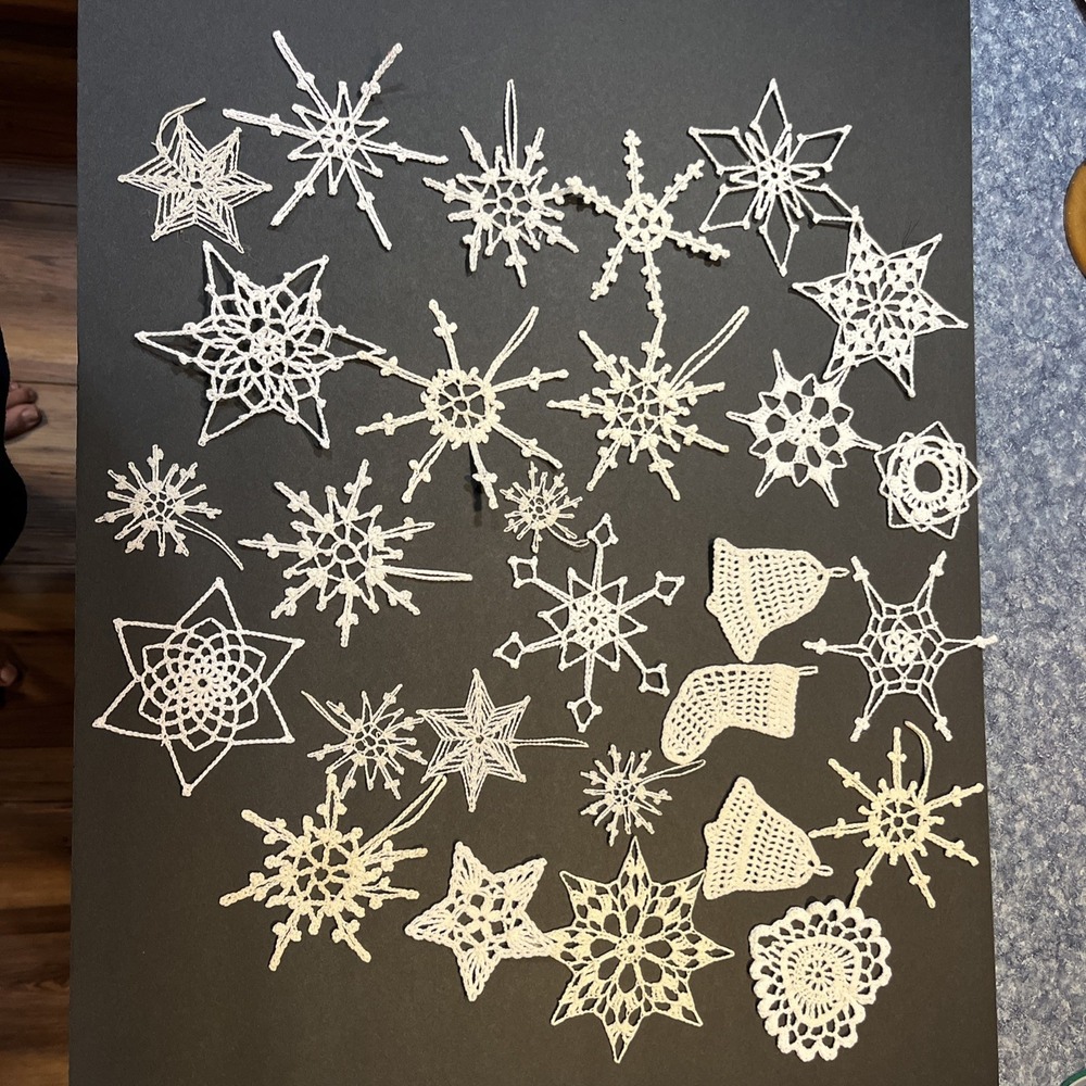 Vtg CROCHET SNOWFLAKE ORNAMENTS SET OF 28 CHRISTMAS TREE ORNAMENTS